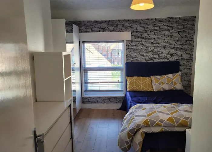 Nice Single Bedroom Near Qmc