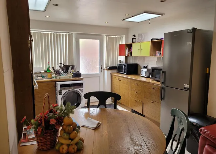 Nice Single Bedroom Near Qmc